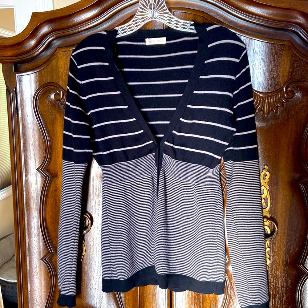 GUC Nevada button down cardigan in size M 10